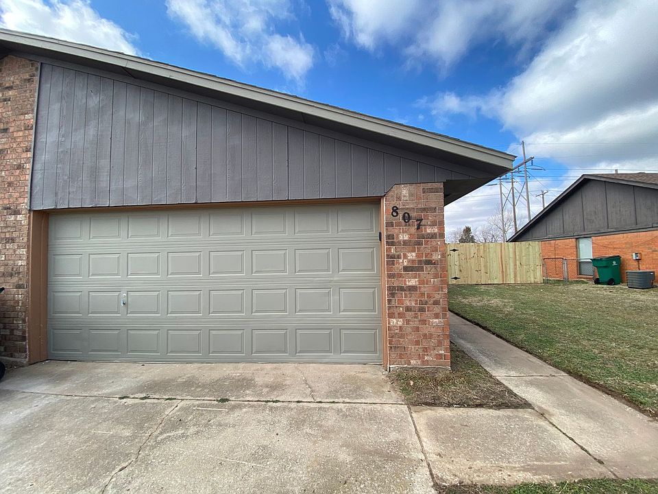 1st image of 807 N Eagle Ln