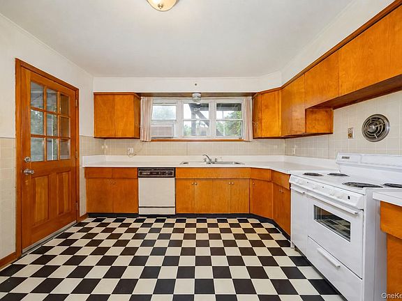 5th image of 1261 Union Avenue