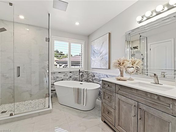 4th image of 47 Deerpark Ave