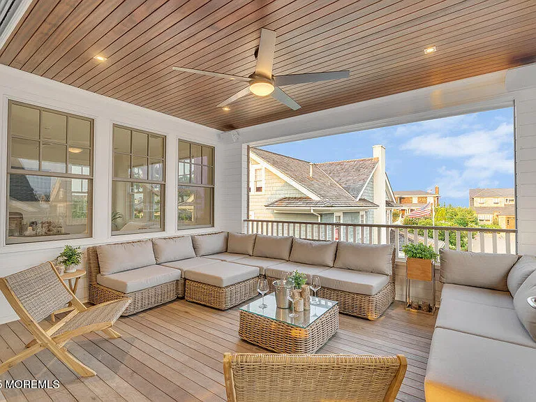 985 Ocean Ave — Photo 108