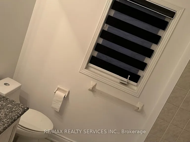 44 Saintsbury Cres — Photo 11