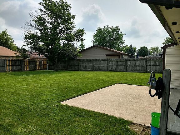 3rd image of 8450 Schoolgate Dr