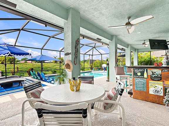 3rd image of 408 SW ASTER Road