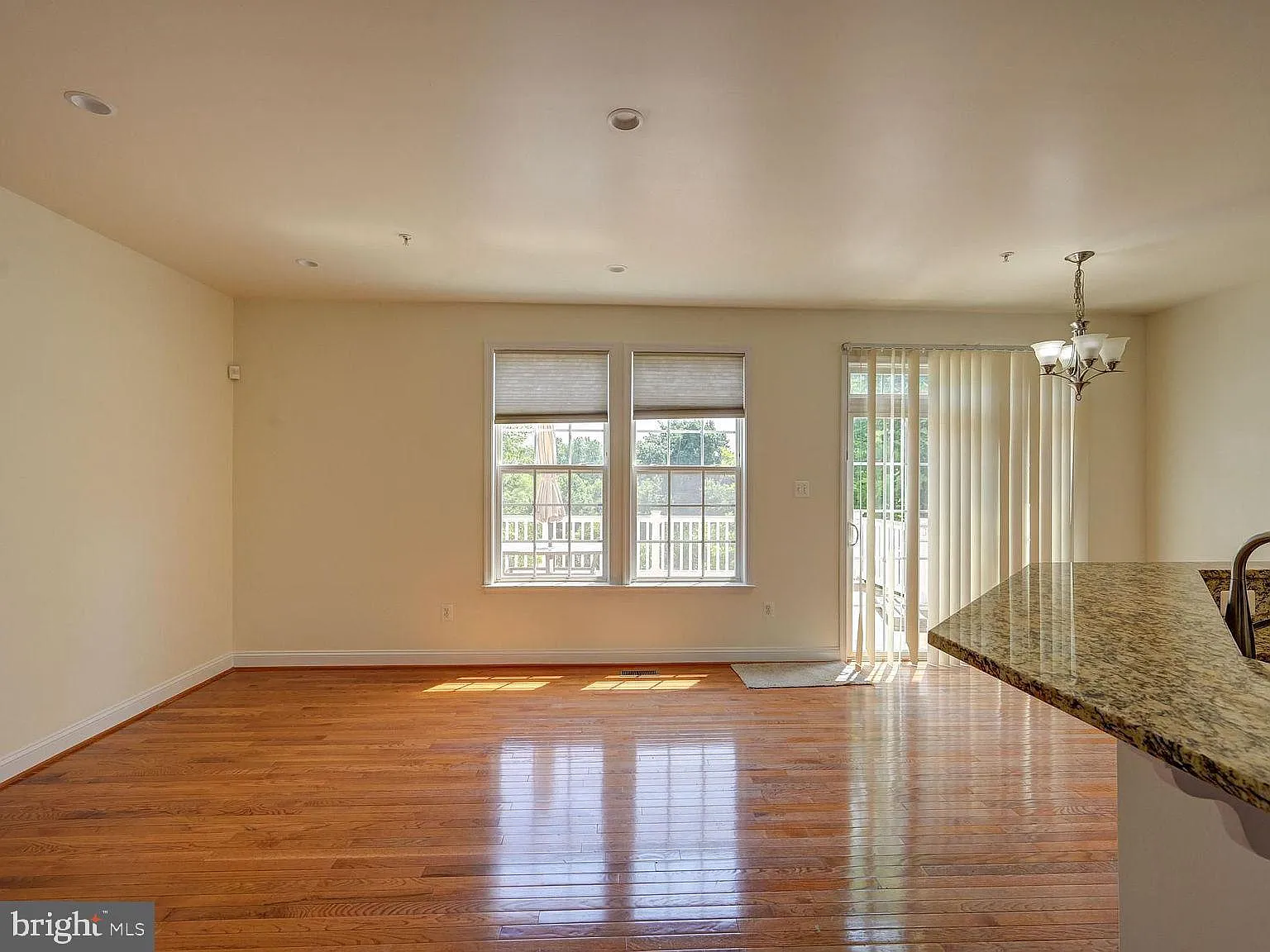 3 bed, 3.5 bath, 2413 sqft, $3,595 — Photo 4