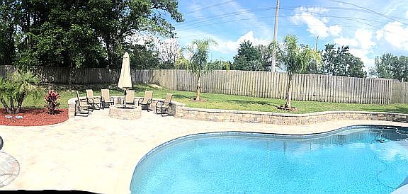 3rd image of 935 Longridge Ct
