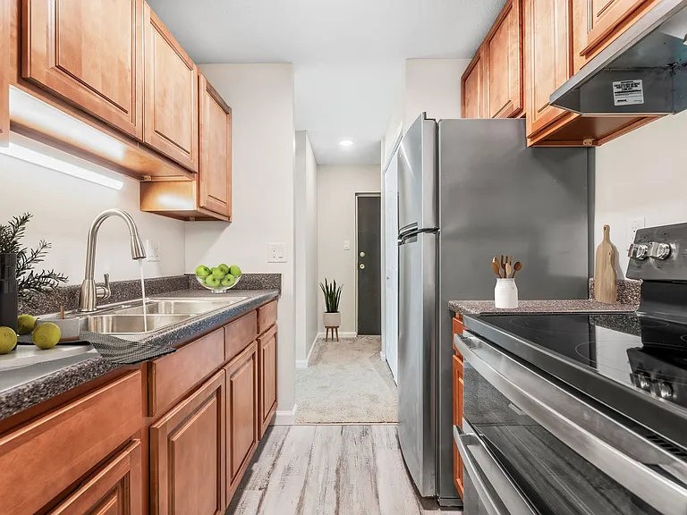 The Hillcrest Apartments — Photo 9