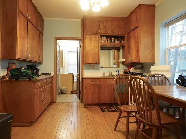 5 bed, 2.0 bath, 1400 sqft, $4,675, 615 S Mills St #12, Madison, WI 53715