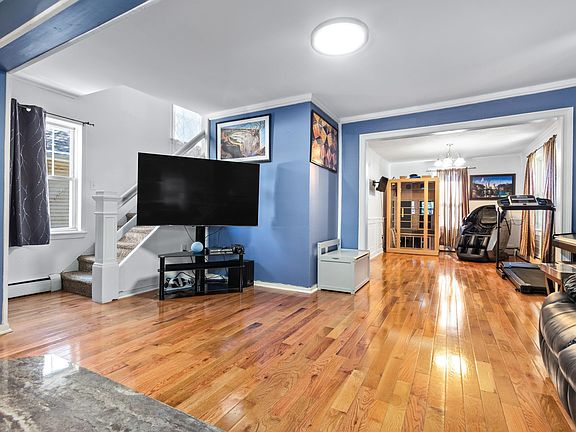 5th image of 914 2nd St