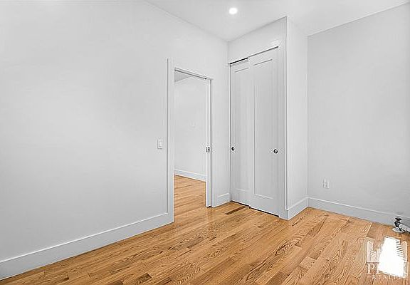 5th image of 304 E 77th St APT 3
