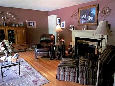3rd image of 3010 Oakridge Dr