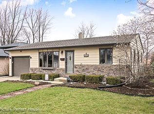 2113 Dartmoor Dr, Joliet, IL 60435