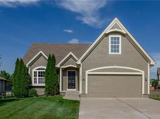 4405 SW Flintrock Dr, Lees Summit, MO 64082