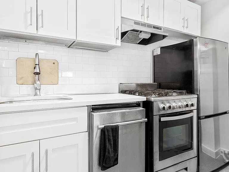466 W 23rd St #1B — Photo 6