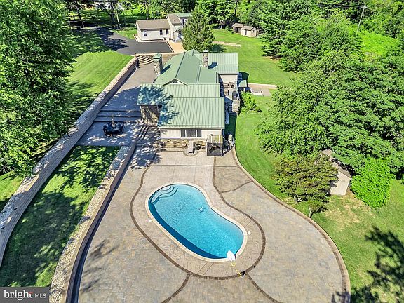 3rd image of 1851 Meetinghouse Rd