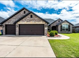 1911 Cypress St, Bentonville, AR 72713