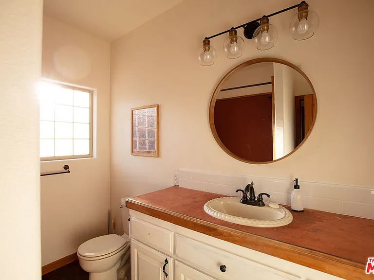 6767 California Ave — Photo 11