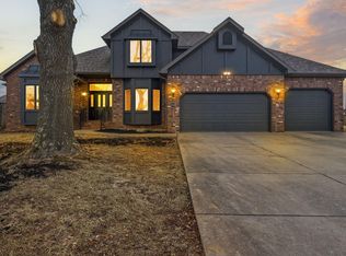 3406 W Laurel Cir, Springfield, MO 65807