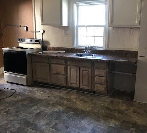 3rd image of 906 Bridges St APT 1B