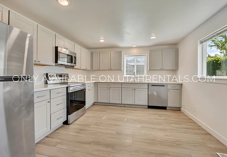 1535 S 450th St E — Photo 1