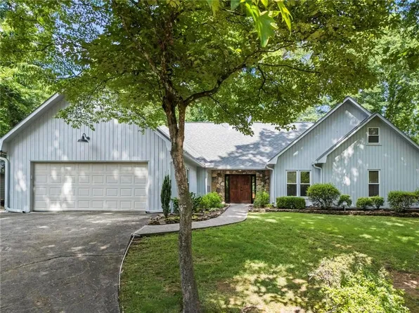4212 Burns Heritage Trl NE, Roswell, GA 30075