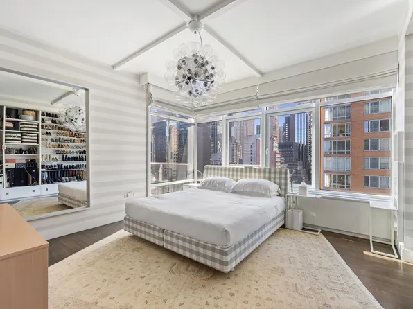 310 East 53rd Street image 9 of 18