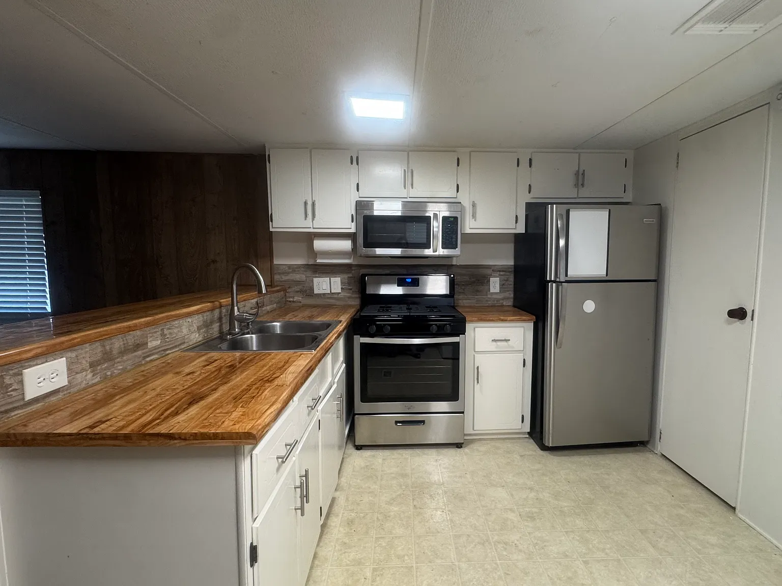 2 bed, 916 sqft, $1,100 — Photo 3