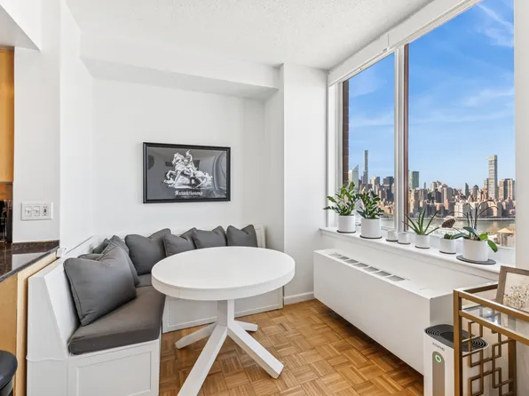 4-74 48th Avenue image 4 of 28