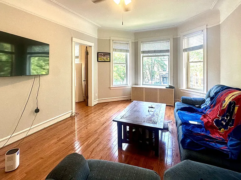 1433 W Foster Ave — Photo 1