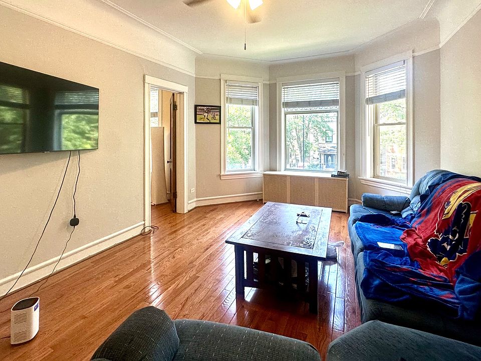 1st image of 1433 W Foster Ave