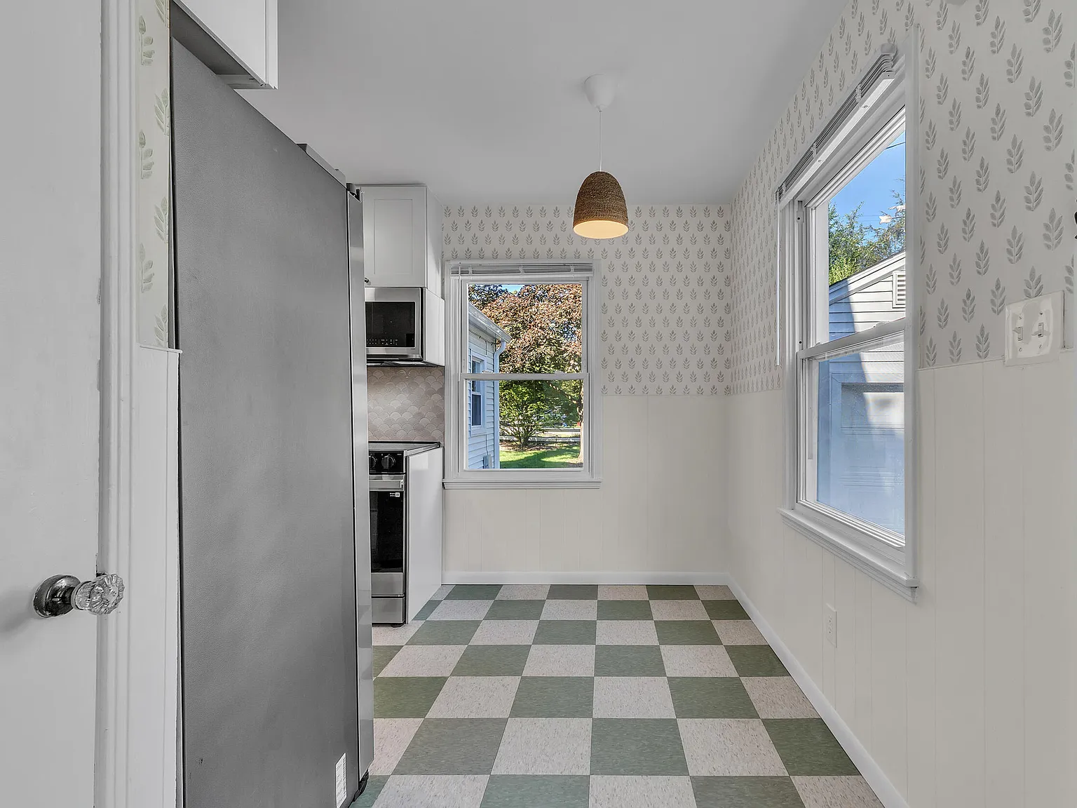 3 bed, 2.0 bath, 1360 sqft, $3,400 — Photo 4