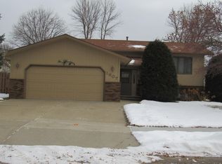 1607 Portland Dr, Bismarck, ND 58504