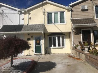 23 McCormick Pl, Staten Island, NY 10305