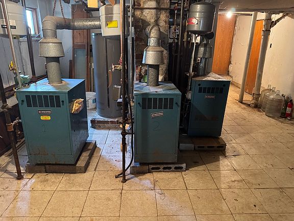 5th image of 188 Bennington St