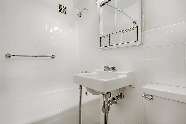 Rented by Warburg | media 4
