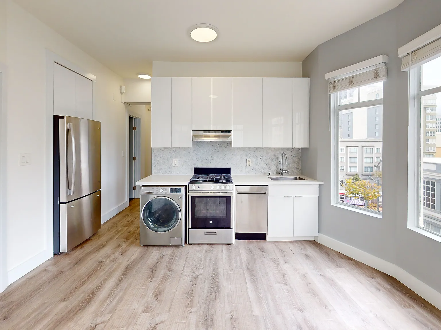 Spacious 2BR in Central San Francisco | Pet Friendly — Photo 2