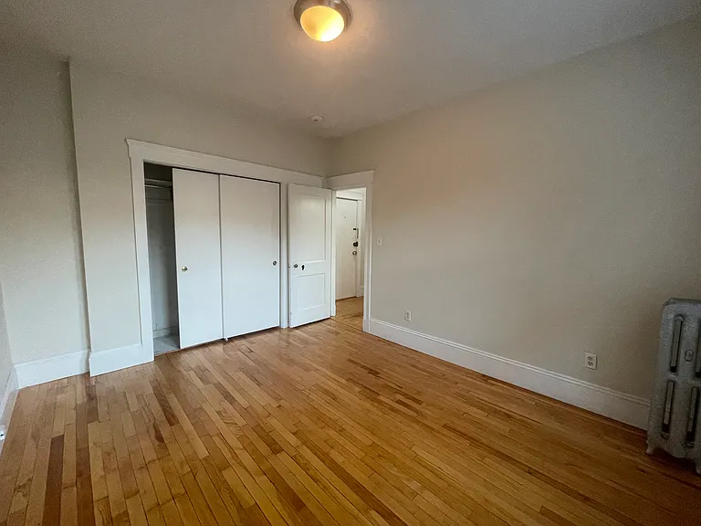 164 Strathmore Rd #12 — Photo 12