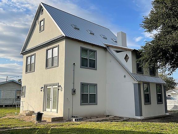 3rd image of 214 W Lovett St