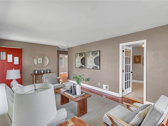 4th image of 916 Redstart Ave