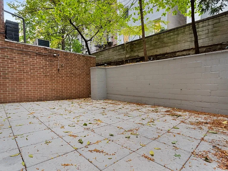 210 E 22nd St #GLL — Photo 5