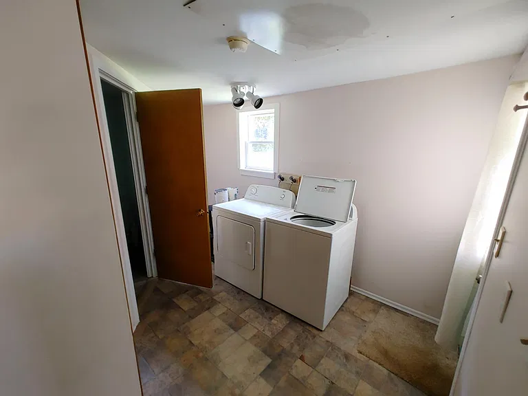 105 Oakwood Ave — Photo 9