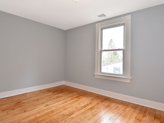 3rd image of 51 Southfield Ave #2