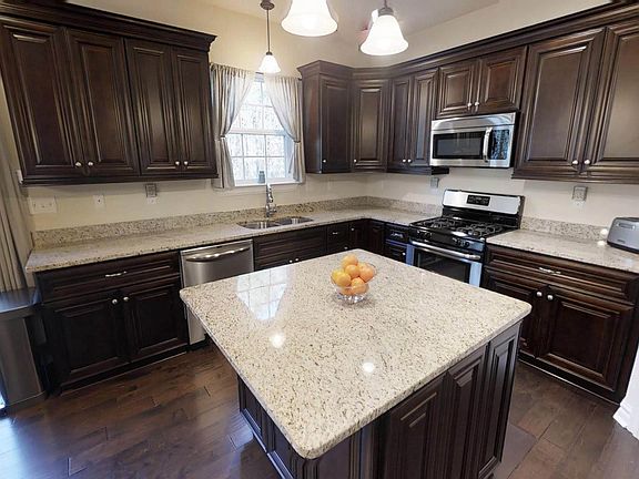 2nd image of 817 Chapel Hill Dr