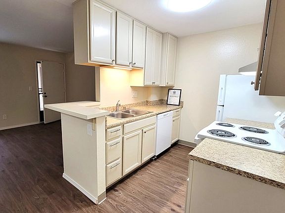 5th image of 4455 Cherokee Ave #1