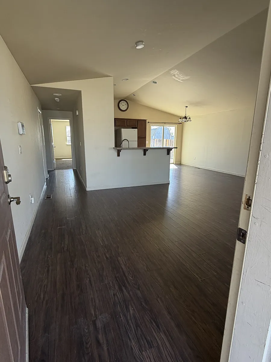 Building Photo - 111 Sunnyside Dr