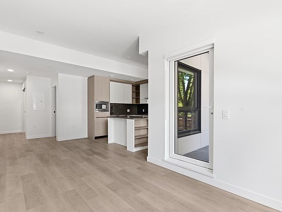 4th image of 2268 Broadway E #102