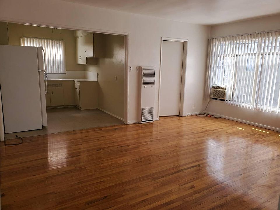 1st image of 7024 Hawthorn Ave #104