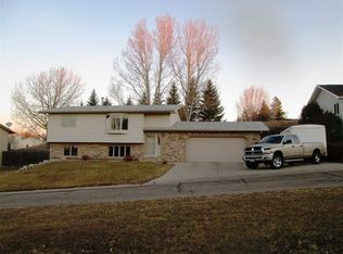 1108 Glacial Dr, MINOT, ND 58703