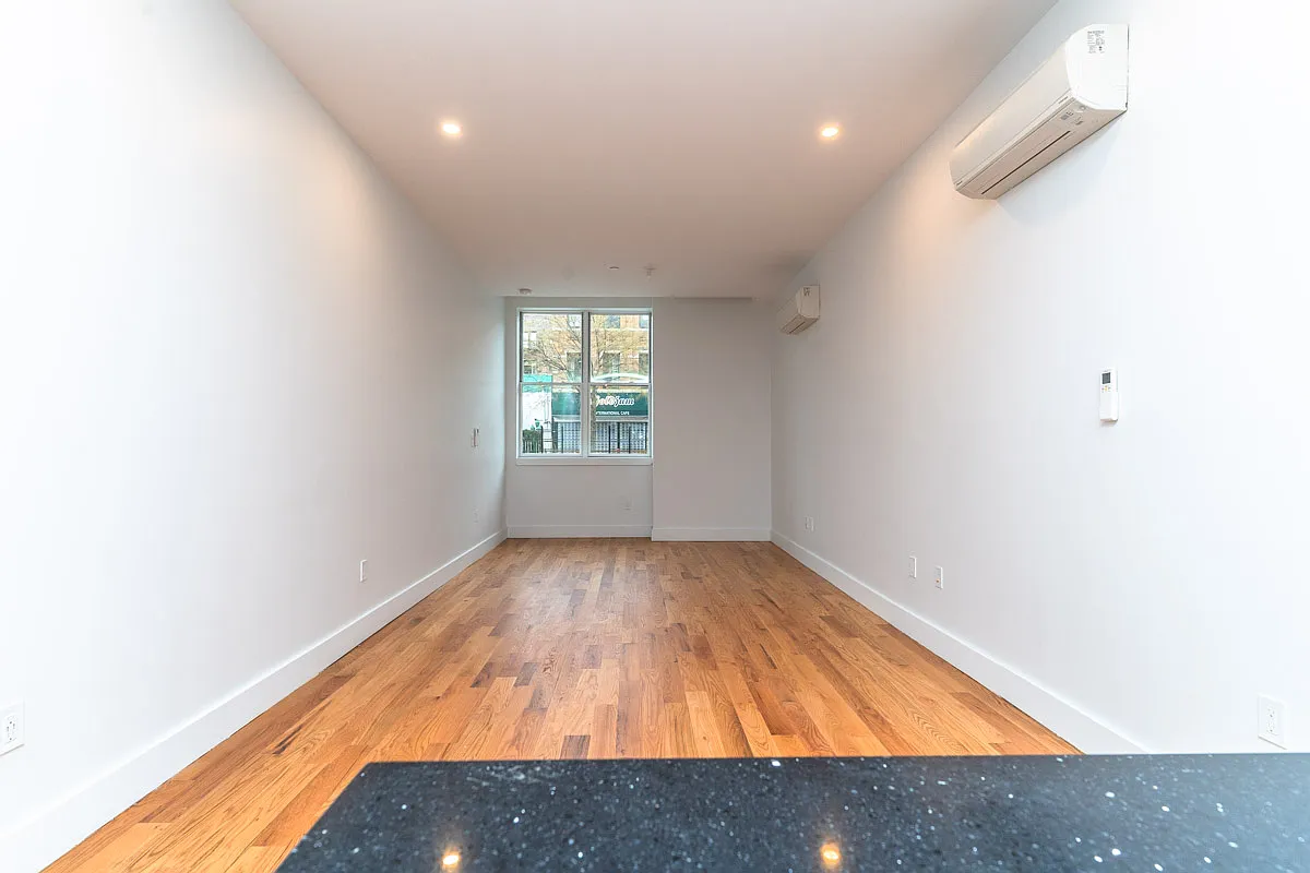 1076 Rogers Avenue — Photo 2