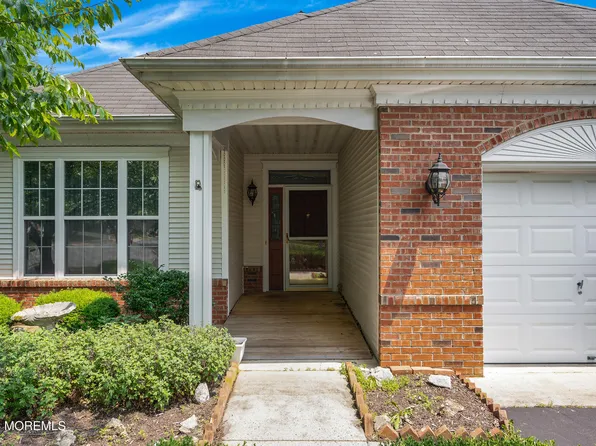 31 Goldenedge Way, Lakewood, NJ 08701