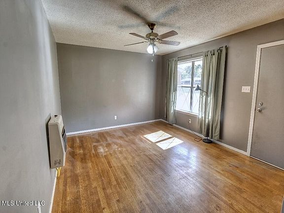 3rd image of 1886 Whitehead Dr